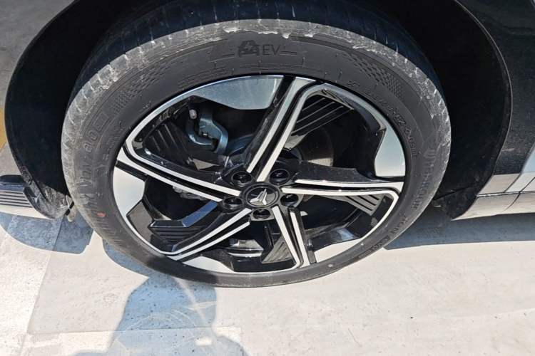 Used VOYAH COURAGE 2024 Long-Range Supercharge Edition Exterior 4