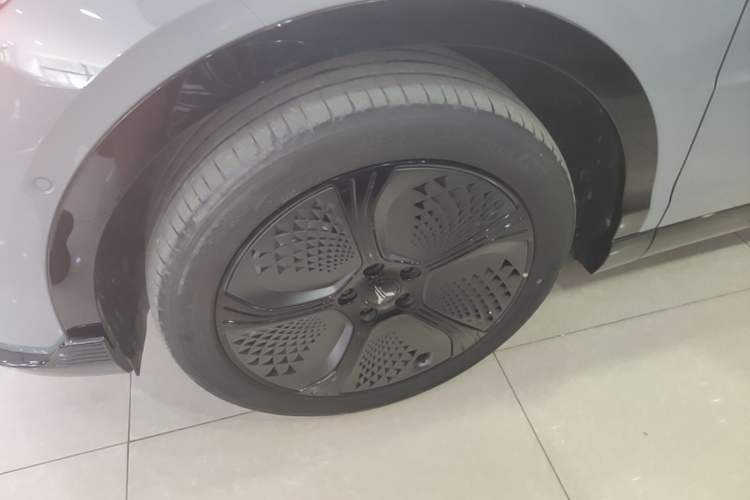 Used VOYAH COURAGE 2024 Long-Range Smart Edition Exterior 4