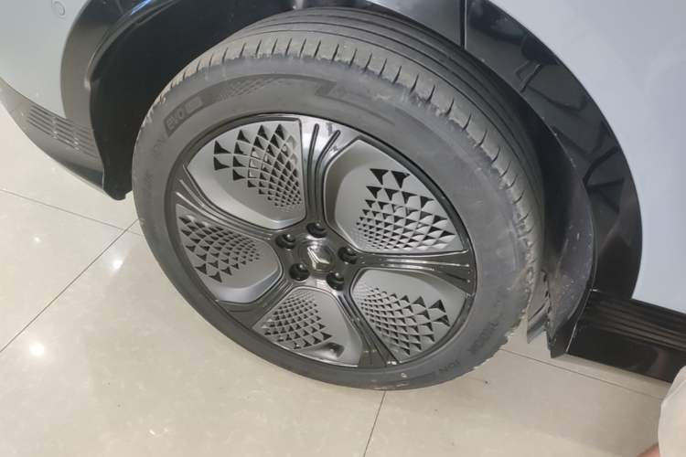 Used VOYAH COURAGE 2024 Long-Range Smart Edition Exterior 5