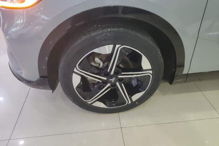 Used VOYAH COURAGE 2024 Long-Range Supercharge Edition Left Front Wheel Hub