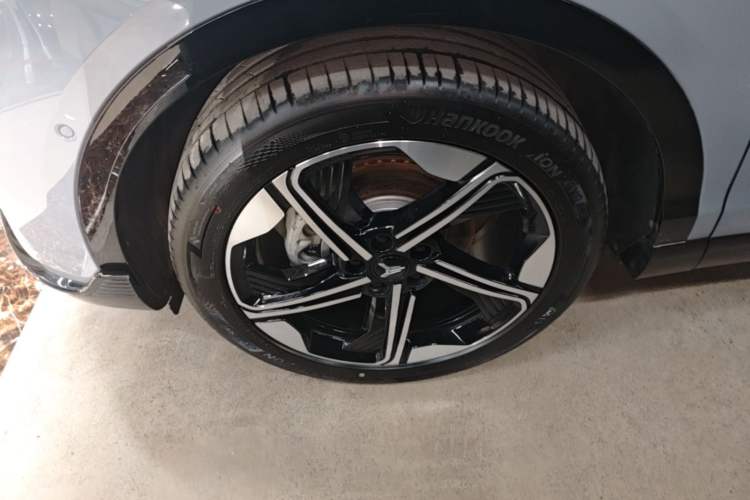 Used VOYAH COURAGE 2024 Long-Range Supercharge Edition Left Front Wheel Hub
