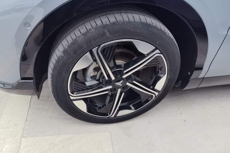 Used VOYAH COURAGE 2024 Long-Range Supercharge Edition Left Front Wheel Hub