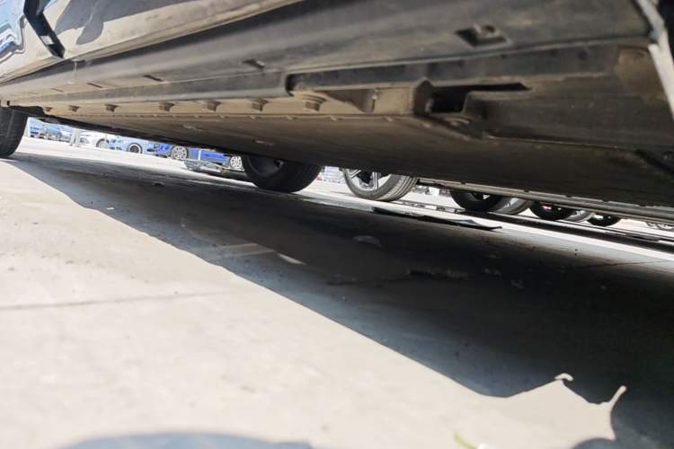 Used VOYAH COURAGE 2024 Long-Range Supercharge Edition Left Side Sill