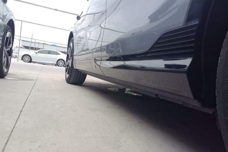 Used VOYAH COURAGE 2024 Long-Range Supercharge Edition Left Side Sill