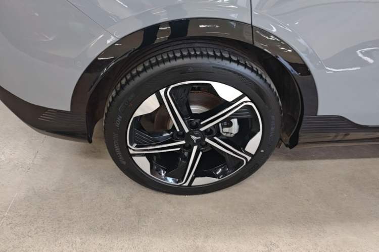 Used VOYAH COURAGE 2024 Long-Range Supercharge Edition Right Rear Wheel Hub