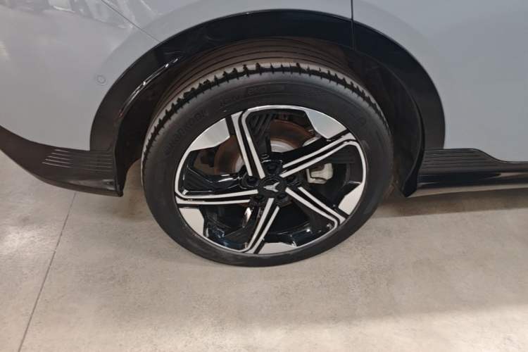 Used VOYAH COURAGE 2024 Long-Range Supercharge Edition Right Rear Wheel Hub
