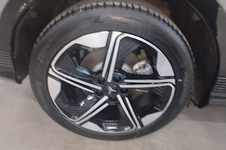 Used VOYAH COURAGE 2024 Long-Range Supercharge Edition Right Rear Wheel Hub