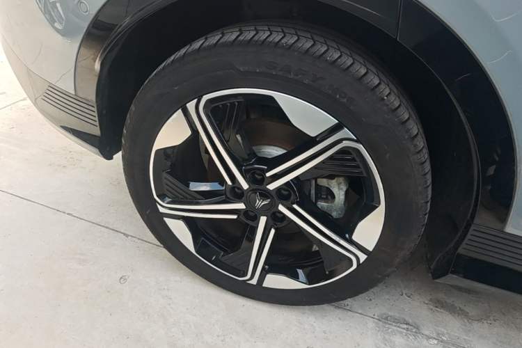 Used VOYAH COURAGE 2024 Long-Range Supercharge Edition Right Rear Wheel Hub