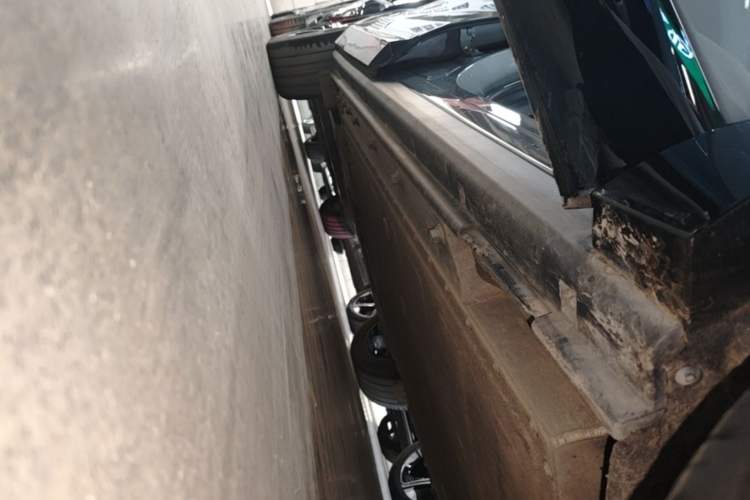 Used VOYAH COURAGE 2024 Long-Range Supercharge Edition Right Side Sill