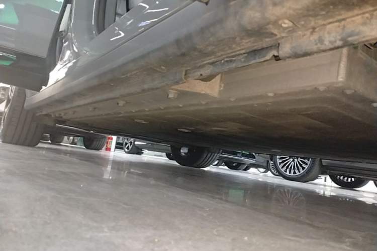 Used VOYAH COURAGE 2024 Long-Range Supercharge Edition Right Side Sill