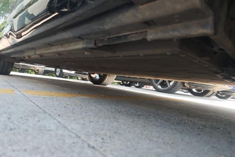 Used VOYAH COURAGE 2024 Long-Range Supercharge Edition Right Side Sill
