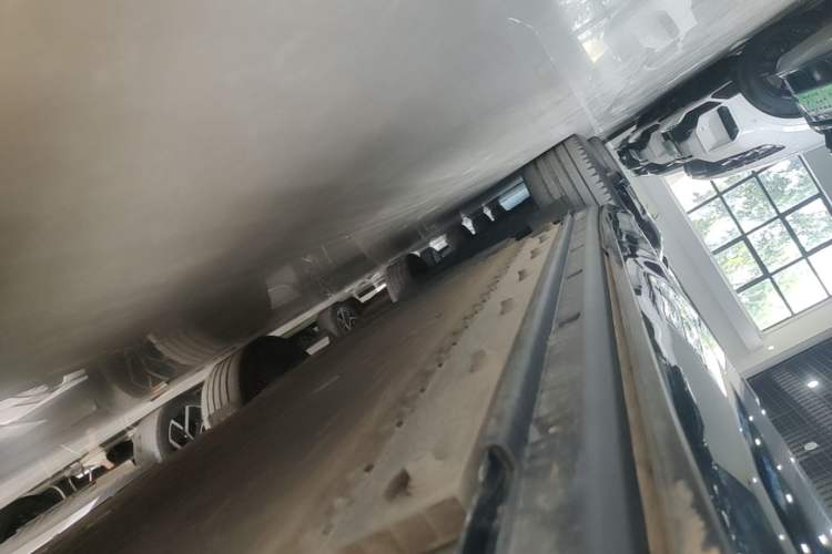 Used VOYAH COURAGE 2024 Long-Range Smart Edition Right Side Sill