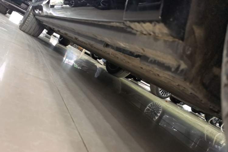 Used VOYAH COURAGE 2024 Long-Range Smart Edition Right Side Sill