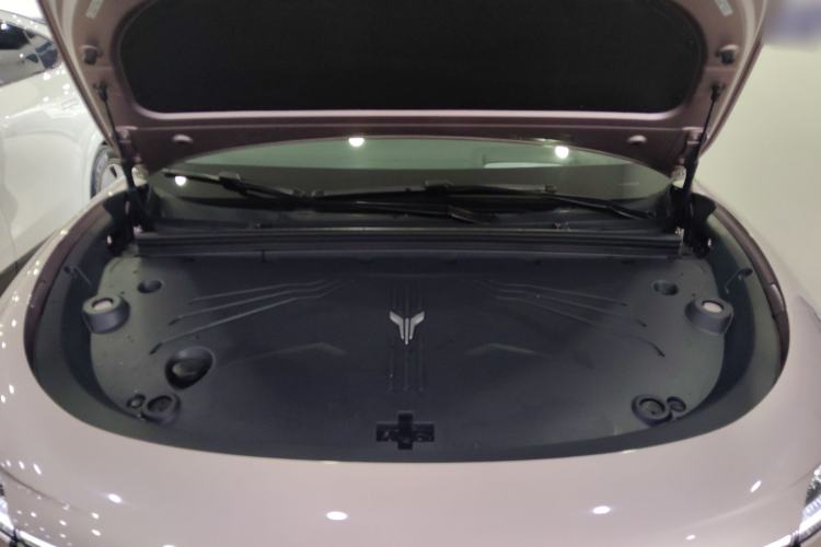Used VOYAH COURAGE 2024 Four-Wheel Drive Global Edition Engine Bay