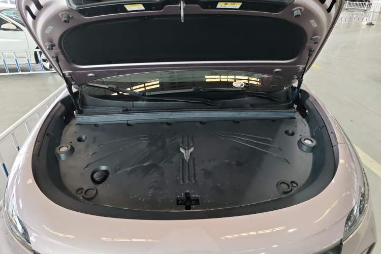 Used VOYAH COURAGE 2024 Four-Wheel Drive Global Edition Engine Bay
