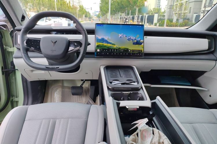 Used VOYAH COURAGE 2024 Long-Range Smart Edition Center Console