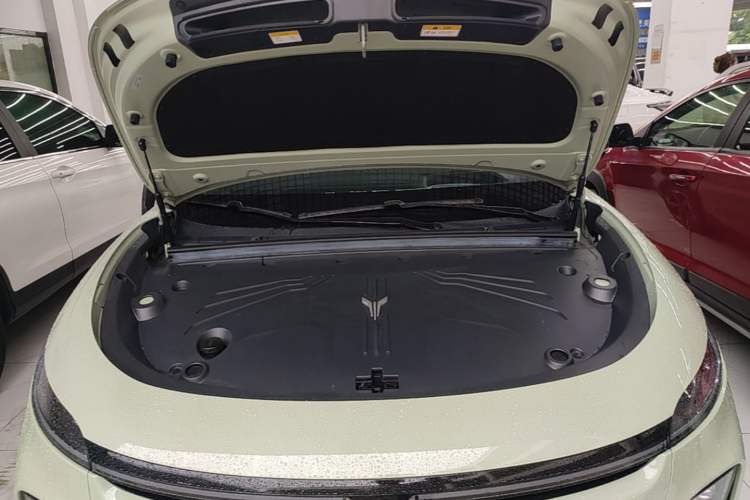 Used VOYAH COURAGE 2024 Long-Range Smart Edition Engine Bay