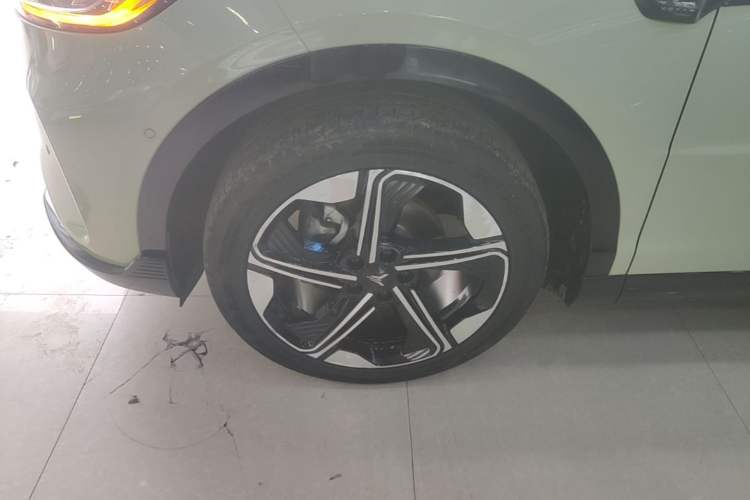 Used VOYAH COURAGE 2024 Long-Range Smart Edition Exterior 4