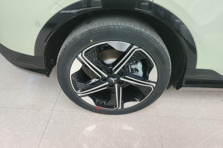 Used VOYAH COURAGE 2024 Long-Range Smart Edition Exterior 5