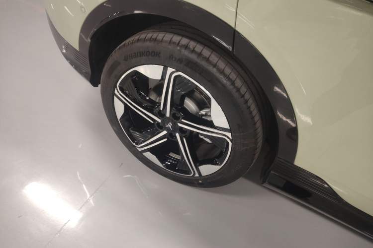 Used VOYAH COURAGE 2024 Long-Range Smart Edition Exterior 8