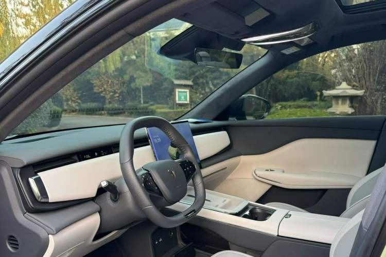 Used VOYAH COURAGE 2024 Ultra-Long Range Smart Enjoyment Version Interior 4