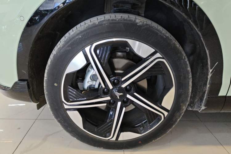 Used VOYAH COURAGE 2024 Long-Range Smart Edition Left Front Wheel Hub