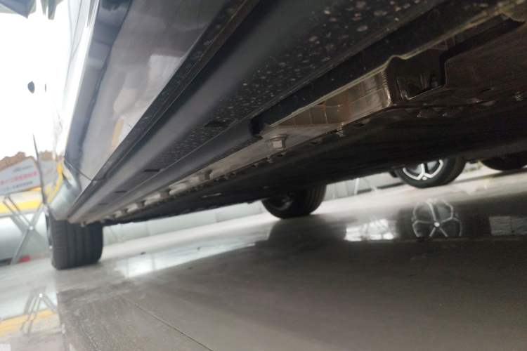 Used VOYAH COURAGE 2024 Long-Range Smart Edition Left Side Sill