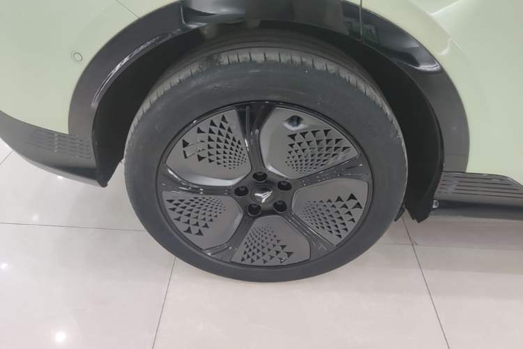 Used VOYAH COURAGE 2024 Ultra-Long Range Smart Enjoyment Version Right Rear Wheel Hub