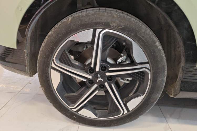 Used VOYAH COURAGE 2024 Long-Range Smart Edition Right Rear Wheel Hub