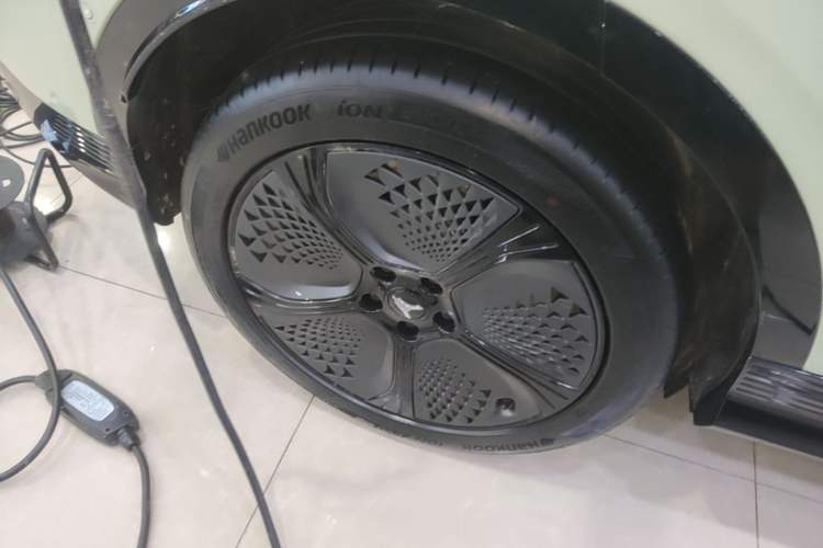 Used VOYAH COURAGE 2024 Ultra-Long Range Smart Enjoyment Version Right Rear Wheel Hub