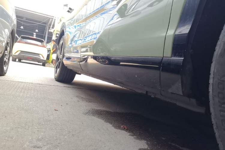 Used VOYAH COURAGE 2024 Long-Range Smart Edition Right Side Sill