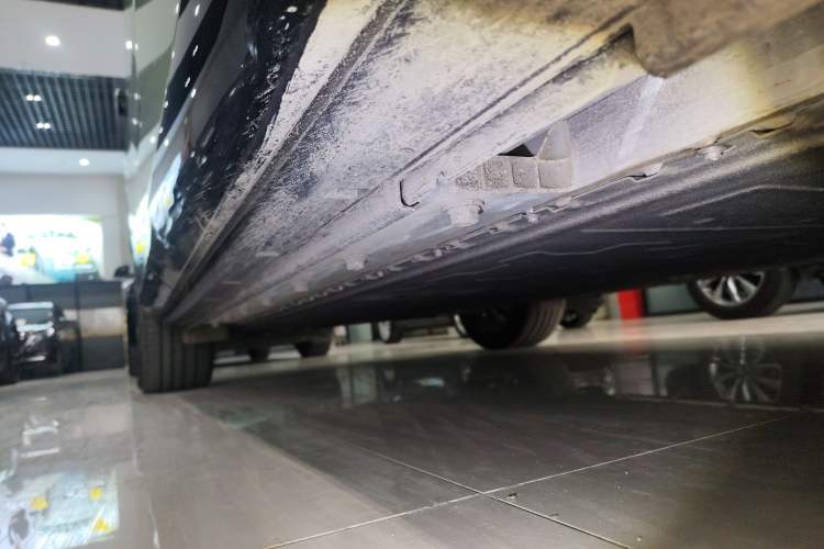 Used VOYAH COURAGE 2024 Long-Range Smart Edition Right Side Sill