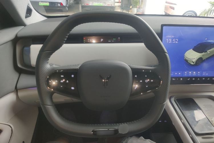 Used VOYAH COURAGE 2024 Long-Range Smart Edition Steering Wheel