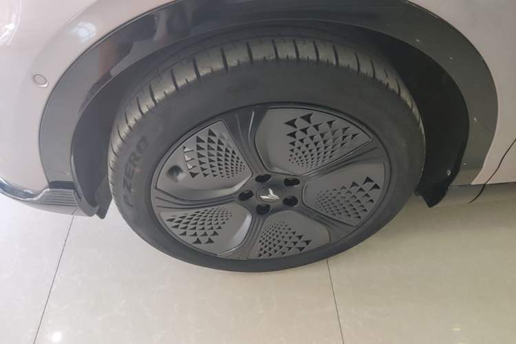 Used VOYAH COURAGE 2024 Four-Wheel Drive Global Edition Left Front Wheel Hub