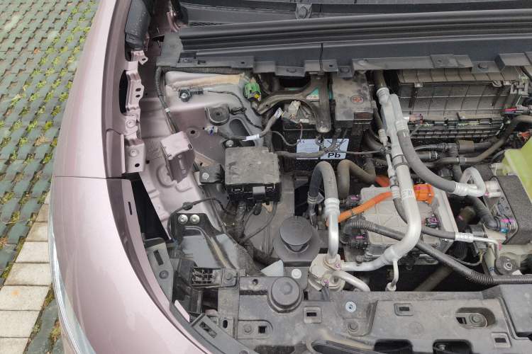 Used VOYAH COURAGE 2024 Four-Wheel Drive Global Edition Engine Bay Right