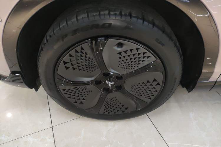 Used VOYAH COURAGE 2024 Four-Wheel Drive Global Edition Left Front Wheel Hub