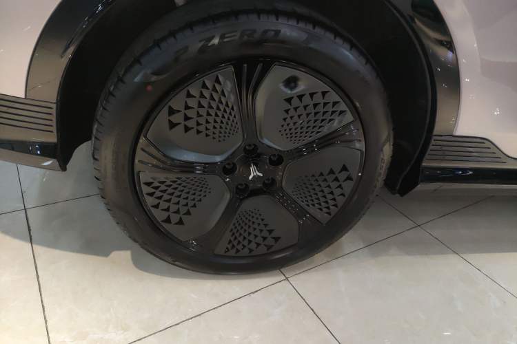 Used VOYAH COURAGE 2024 Four-Wheel Drive Global Edition Right Rear Wheel Hub