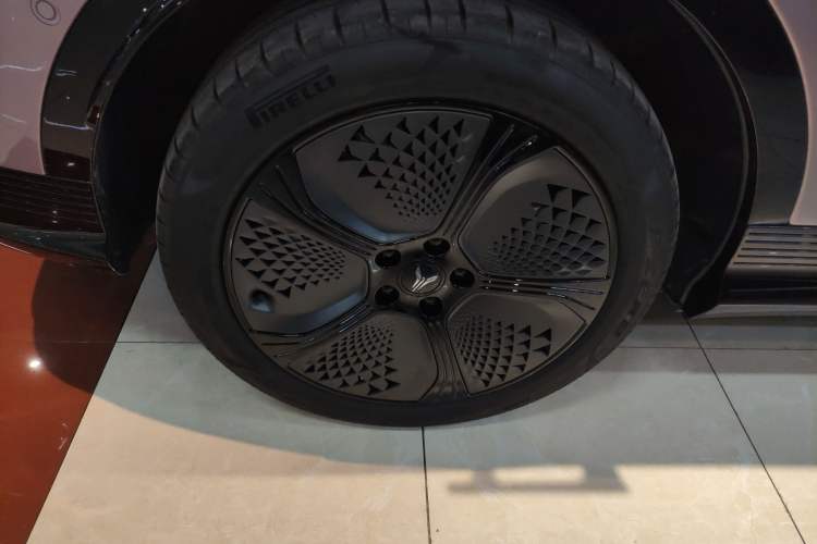 Used VOYAH COURAGE 2024 Four-Wheel Drive Global Edition Right Rear Wheel Hub