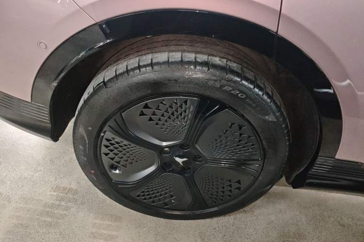 Used VOYAH COURAGE 2024 Four-Wheel Drive Global Edition Right Rear Wheel Hub