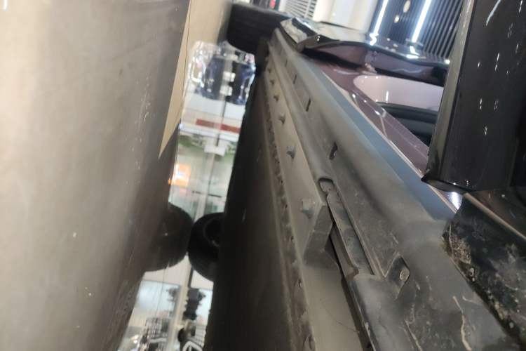 Used VOYAH COURAGE 2024 Four-Wheel Drive Global Edition Right Side Sill