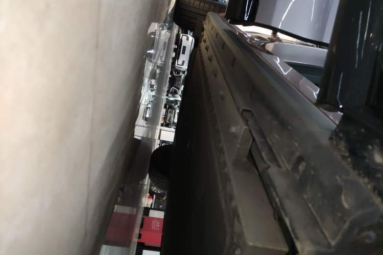 Used VOYAH COURAGE 2024 Four-Wheel Drive Global Edition Right Side Sill