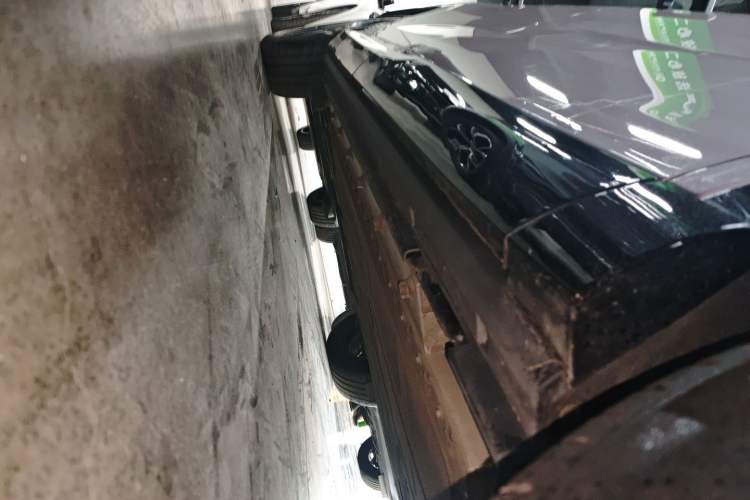 Used VOYAH COURAGE 2024 Four-Wheel Drive Global Edition Right Side Sill