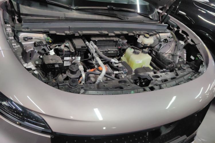 Used VOYAH COURAGE 2024 Four-Wheel Drive Global Edition Engine Bay