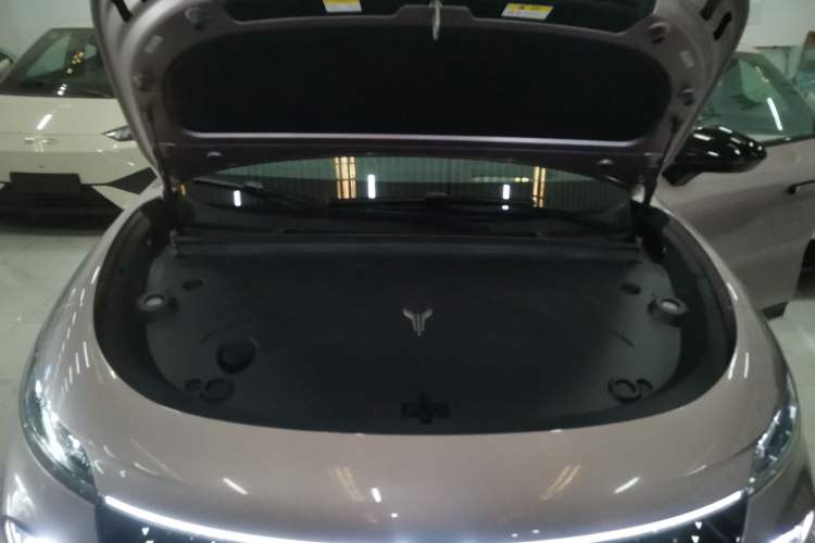 Used VOYAH COURAGE 2024 Four-Wheel Drive Global Edition Engine Bay