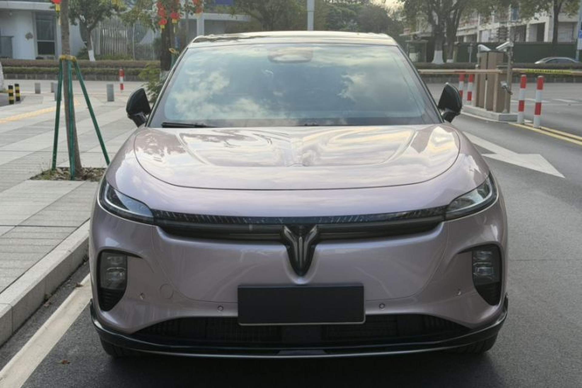 Used VOYAH COURAGE 2024 Long-Range Supercharge Edition Exterior 8