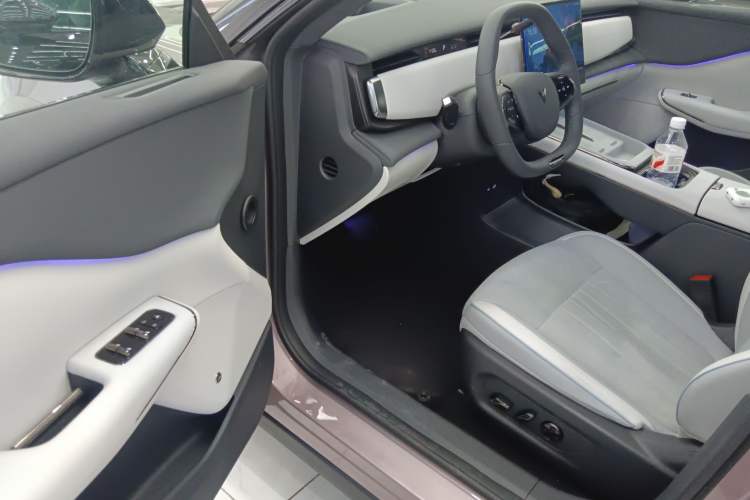 Used VOYAH COURAGE 2024 Ultra-Long Range Smart Enjoyment Version Interior 3