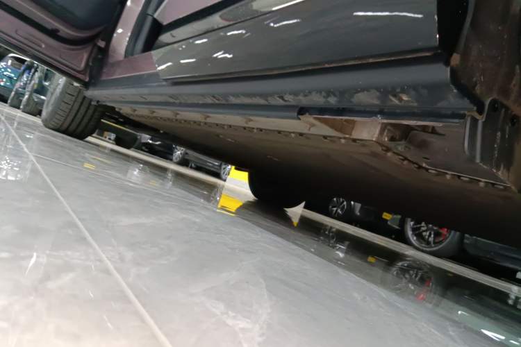 Used VOYAH COURAGE 2024 Four-Wheel Drive Global Edition Left Side Sill