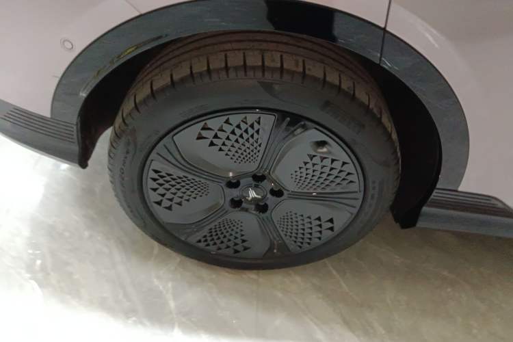 Used VOYAH COURAGE 2024 Four-Wheel Drive Global Edition Right Rear Wheel Hub