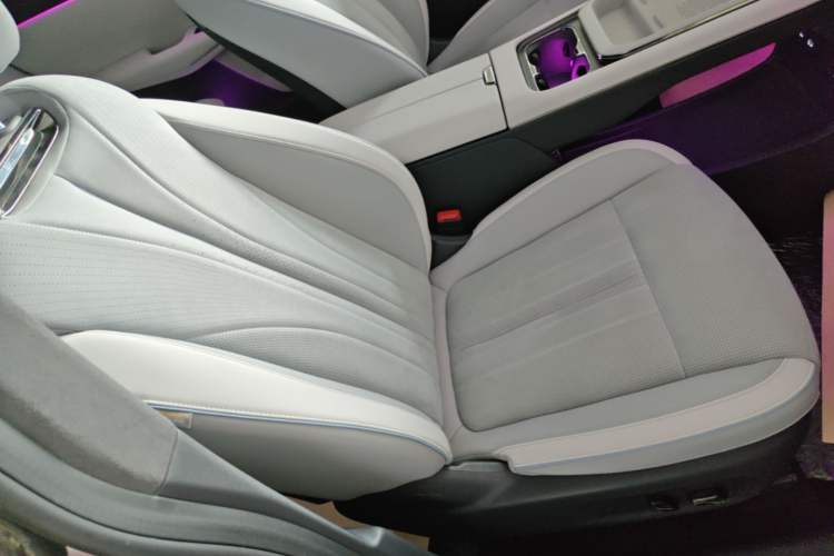 Used VOYAH COURAGE 2024 Four-Wheel Drive Global Edition Right Front Seat