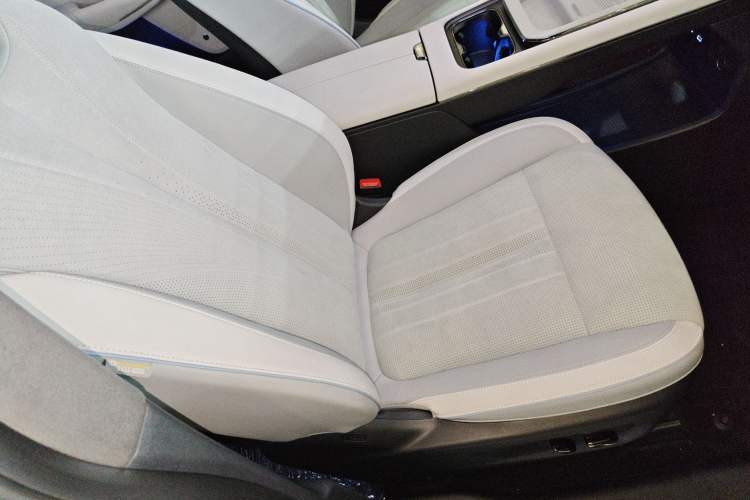 Used VOYAH COURAGE 2024 Four-Wheel Drive Global Edition Right Front Seat